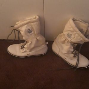 Coach boots very warm